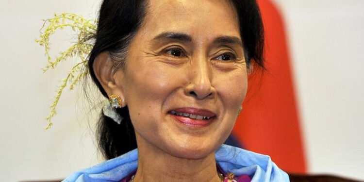 आङ सान सुकीको जेल सजाय आधा घटाइयो