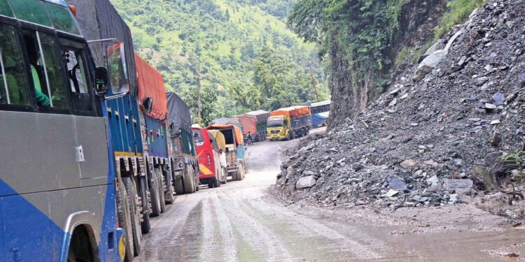 मुग्लिङ–नारायणगढ सडक अवरुद्ध