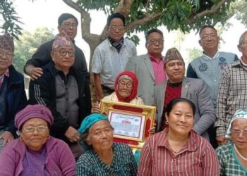 दमक नगर इसाई समाजले गर्यो ११२ बर्षिय बृद्द आमालाई सम्मान