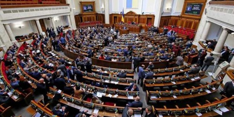 युक्रेनमा एक महिने संकटकाल घोषणा हुँदै