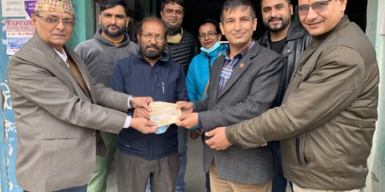 पत्रकार उपचार कोषलाई पूर्वाञ्चल दैनिकका व्यवस्थापकद्धारा सहयोग