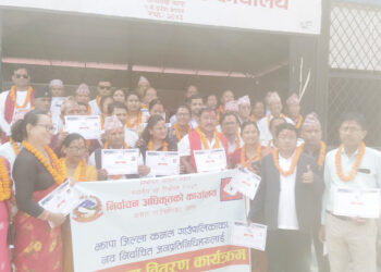 कमल गाउँपालिकाका नवनिर्वाचित जनप्रतिनिधिहरुलाई प्रमणपत्र वितरण