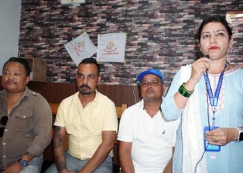 प्रहरीले दुर्व्यवहार गरेको स्वास्थ्य विभाग सचिव थापाको आरोप (प्रेस विज्ञप्ती सहित)