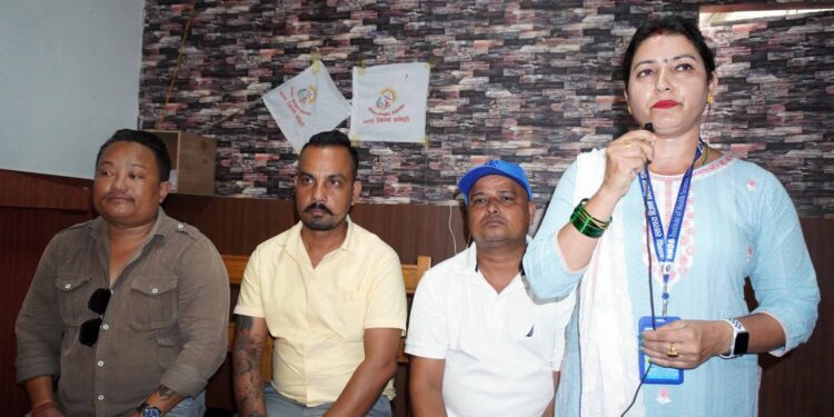 प्रहरीले दुर्व्यवहार गरेको स्वास्थ्य विभाग सचिव थापाको आरोप (प्रेस विज्ञप्ती सहित)