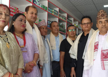 आजबाट दमकमा खुल्यो ‘अलपसल मिनिमार्ट’ (फोटो फिचर)