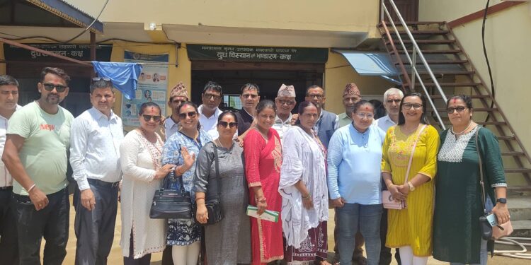 नवलपुरको सुलभ सहकारीले गर्यो मकवानपुरगढीको मनकामना दुग्ध उत्पादक सहकारीमा अवलोकन भ्रमण