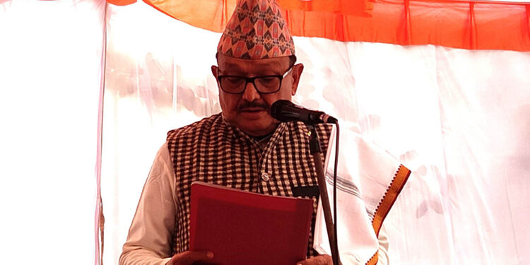 ज्येष्ठ सदस्य न्यौपानेलाई शपथ
