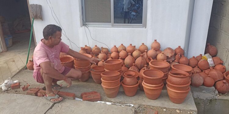 माटोका भाँडा नबिक्दा पेसा सङ्कटमा