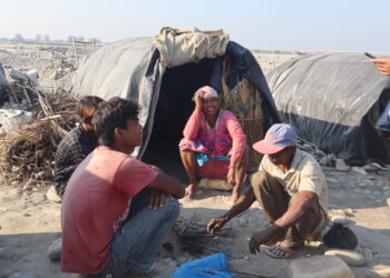 परिवार पाल्न नौ महिना बगरमा बास