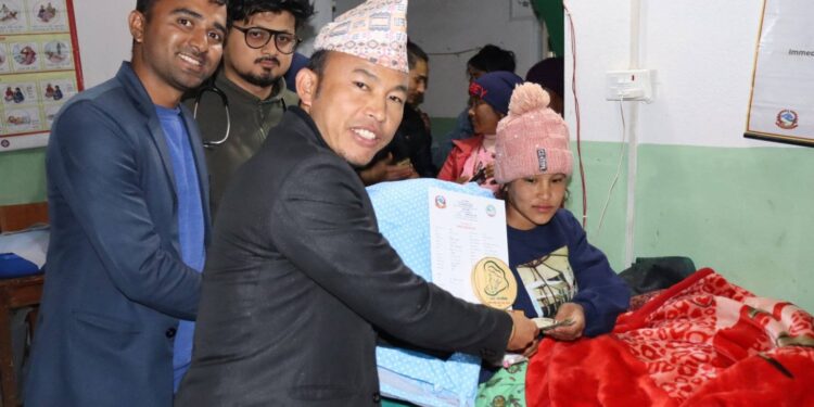 छथर गाउँपालिकाद्धारा नवजात शिशु स्वागत उपहार कार्यक्रम २०७९ सुरु