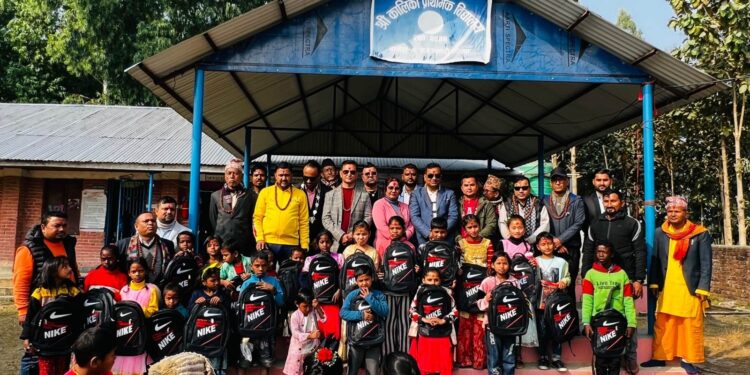 कमलनगर जेसिजद्धारा विद्यार्थीहरुलाई भाग्य बोक्ने झोला तथा शैक्षिक सामाग्री वितरण