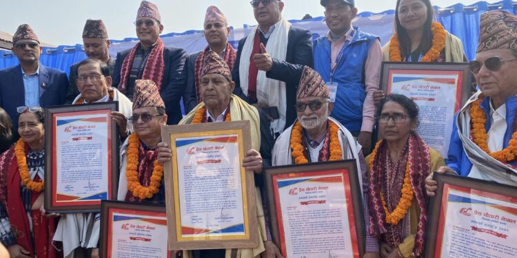 झापामा प्रेस चौतारीको स्थापना दिवसमा संस्थापक अध्यक्ष र अग्रज पत्रकारहरुलाई अभिनन्दन