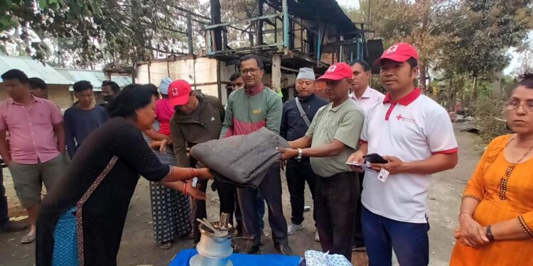 कमल-६, पञ्चकन्या टोलका आगजनी पीडितलाई रेडक्रस कमलद्धारा राहत सामाग्री वितरण