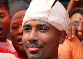 पहिलो पटक जिब्रो छेडी महाद्वीप बोकेर टोलटोल घुमे सुजन