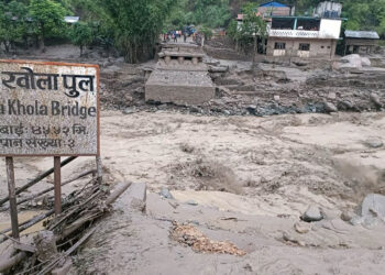 पाँचथरमा बाढीले बगाउँदा पाँच जना बेपत्ता : मेची राजमार्ग अवरुद्ध