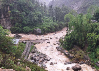 अब असोजसम्म गुड्दैनन् ग्रामीण सडकमा गाडी