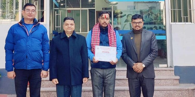 महानगरस्तरीय शिक्षक कविता प्रतियोगितामा भ्याली भ्यु स्कुलका पौडेल प्रथम