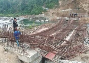 ढलान हुने अवस्थाको पुल भत्कियो