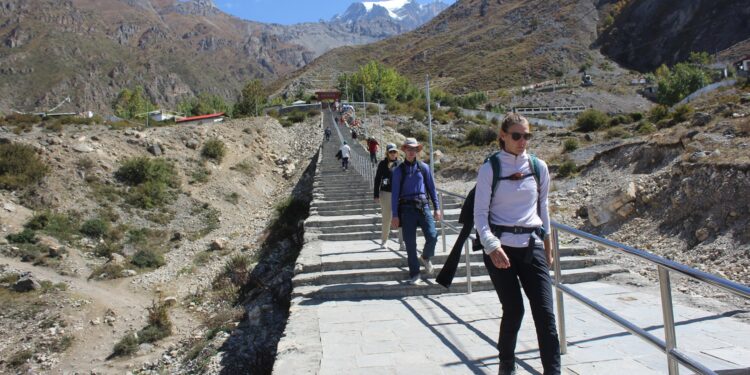 नब्बे हजार विदेशी पर्यटकद्वारा मुस्ताङ भ्रमण