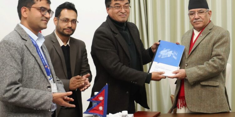 प्रधानमन्त्रीलाई ‘इलेक्ट्रोनिक ड्राइभिङ लाइसेन्स’ प्रणालीको प्राविधिक परीक्षणबारे जानकारी