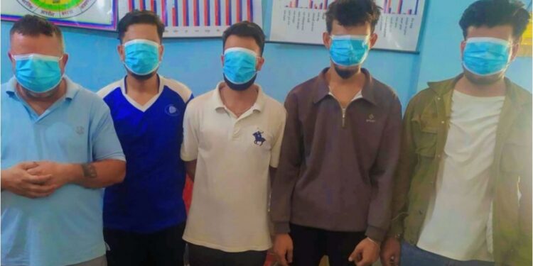 लागू औषध ब्राउन सुगर सहित होटेलबाट ५ मानिस पक्राउ ।