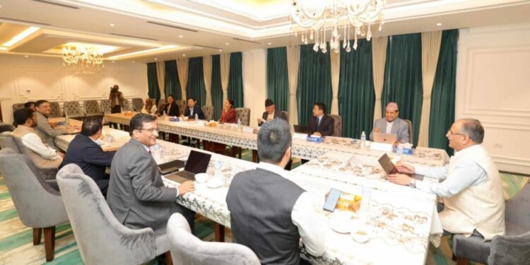 प्रचण्ड नेतृत्वको मन्त्रीपरिसद बैठक बालुवाटारमा बस्दै  ।