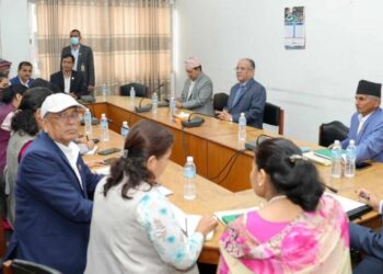 प्रचन्डको पक्षमा बिस्वासको  मत दिन माओवादीको ह्वीप, अरु दल सङ्ग पनि छलफल गर्ने  ।