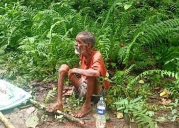 जङ्गलमा छाडिएका ७० बर्षिय बृद्द जामुन लाल  ।