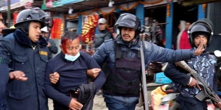 मुकुम्लुङ-पाथीभरामा निर्माणहुन लागेको केवलकारले निम्त्याएको तनाव ।