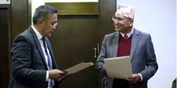 नवनियुक्त धितोपत्र बोर्डका अध्यक्ष श्रेष्ठले लिए सपथ ।