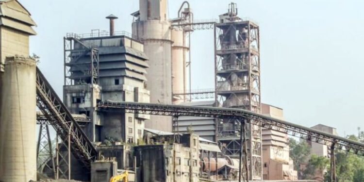 आर्थिक संकटका कारण ३ महिनादेखी यता हेटौडा सिमेन्ट कार्खानाको उत्पादन  बन्द ।