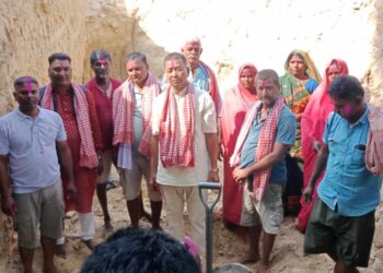 बहुप्रतीकक्षित पुल डुम खोलामा निर्माणको शिलान्यास ।