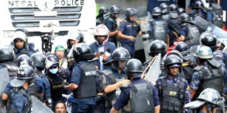 आन्दोलनका क्रममा पक्राउ गरिएका थापालाई रिहा नगरेसम्म धर्ना जारी राख्छौं : राप्रपा  ।