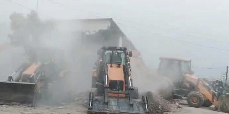 सुकुम्वासी घर टहरा भत्काउने क्रममा झडप २२ प्रहरी घाईते ।