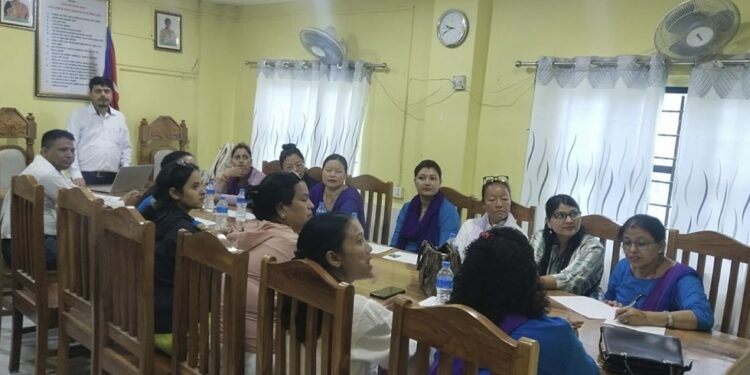 झापाको कमलमा स्वास्थ्यकर्मिहरूलाई (जेई)बिरुद्धको खोप अभियानका लागी प्रशिक्षण ।